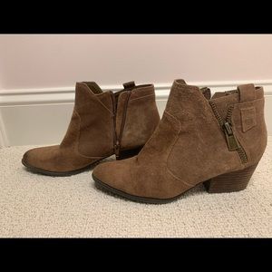 Tan Crown Vintage booties